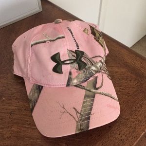 Pink mossy oak hat