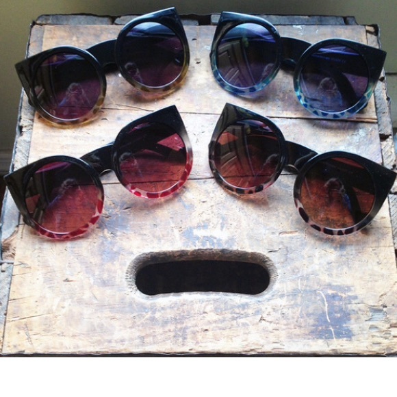 2 for 1 NWT TORTOISE CAT EYE SUNGLASSES ROUND - Picture 2 of 2