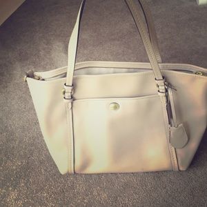 Beige coach shoulder bag with zipper closure