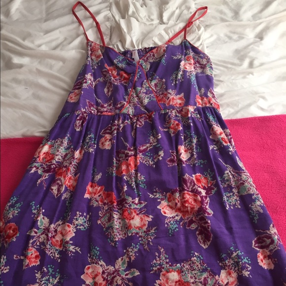 Super cute floral dress!