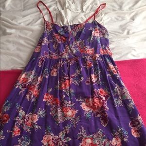 Super cute floral dress!