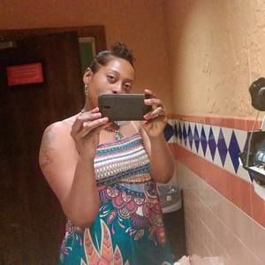 Meet your Posher, Latosha