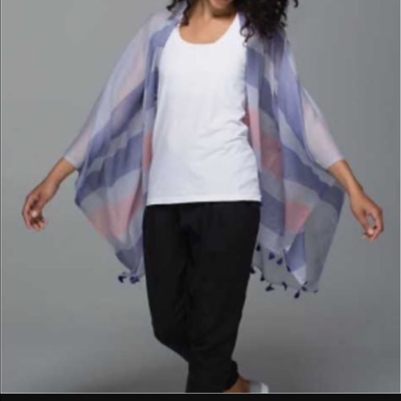 Lululemon sun to moon wrap scarf