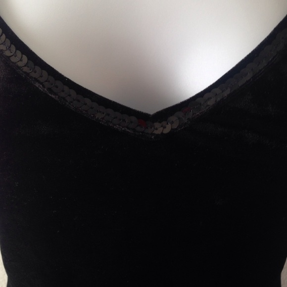 👄black velvet top with sequin trim👄 - Picture 4 of 4