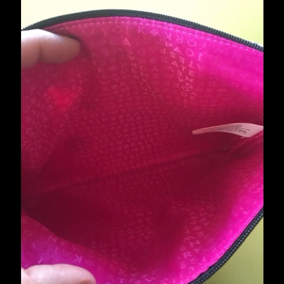 SOLD❗KATE SPADE GIA GET CARRIED AWAY POUCH - Picture 3 of 3