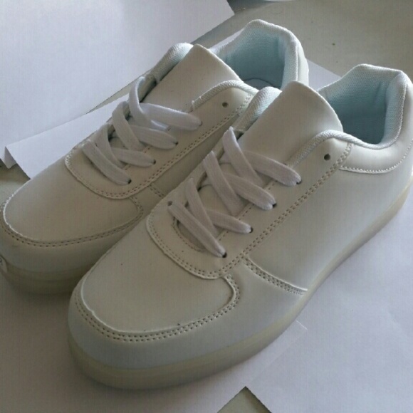 Athletic_Shoes