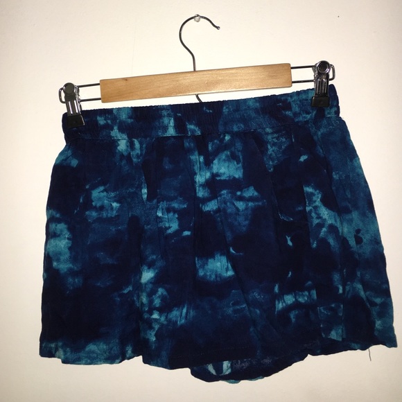 SOLD📍 Blue tie dye flowy shorts
