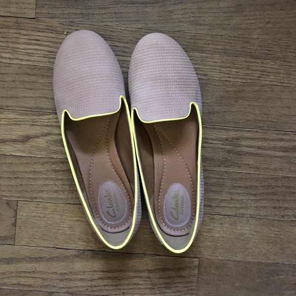Clarks leather flats. Like new. - Picture 1 of 3