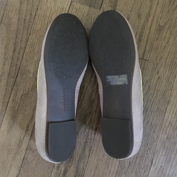 Clarks leather flats. Like new. - Picture 3 of 3