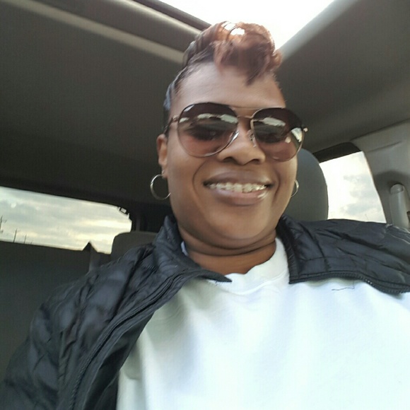 Meet your Posher, Rene - Picture 1 of 1