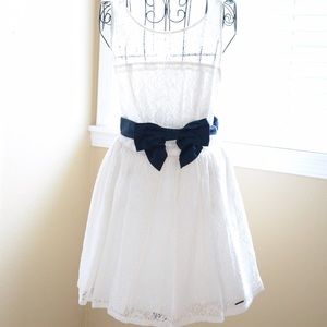 Abercrombie and Fitch white lace dress Medium