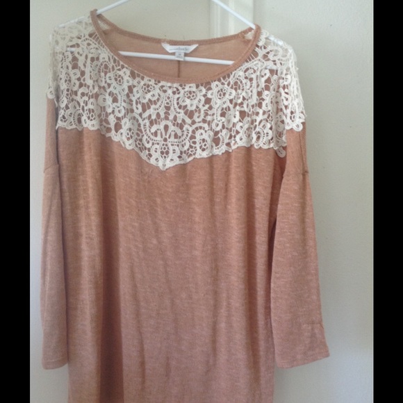 Long sleeve top. With lace