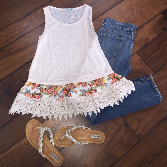 ✨LAST ONE✨Cream Tank with Floral Lace Hem - Picture 4 of 4