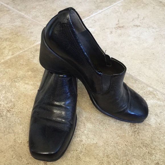 Black Naturalizer wedge shoes