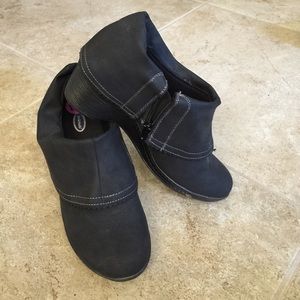 Dr Sholl's grey shooties