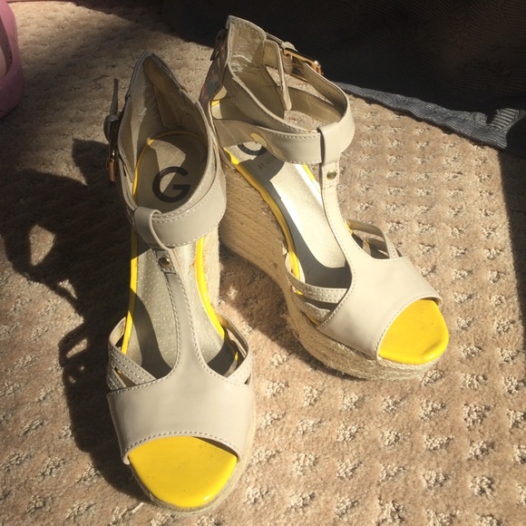 G by Guess Tan Yellow Peep Toe Straw Wedges - Picture 1 of 4