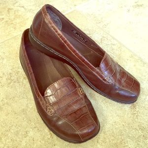 Clarks brown moccasins