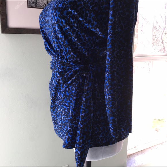 Beautiful Cheetah Print Knit Blouses - Picture 3 of 4