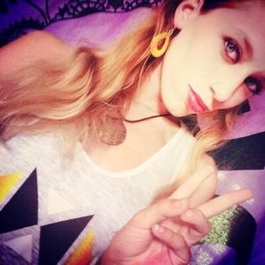 Meet your Posher, Dee