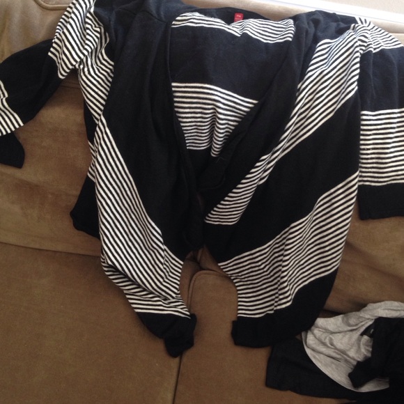 Black and white striped cardagin