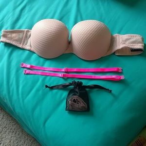 Push up bra with 2 sets of removable straps