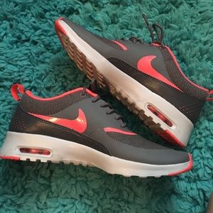 TODAY ONLY LOW PRICE  ⬇️ Nike Thea size 6