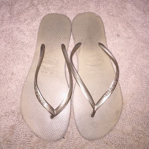 Havaianas slim Gold flip flops (size 9)