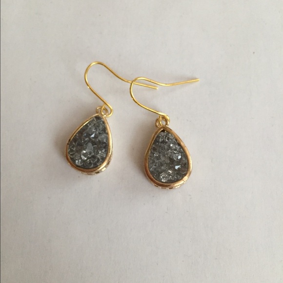 🔴ONE LEFT🔴 Teardrop Druzy Rock Crystal Earrings - Picture 4 of 4