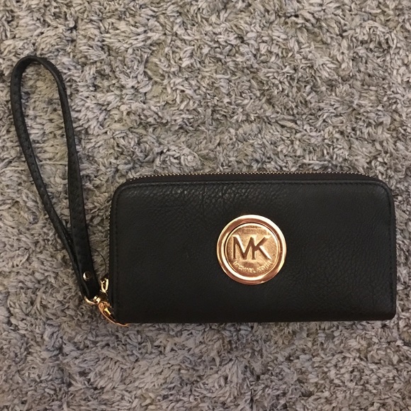 "Michael Kors" wristlet