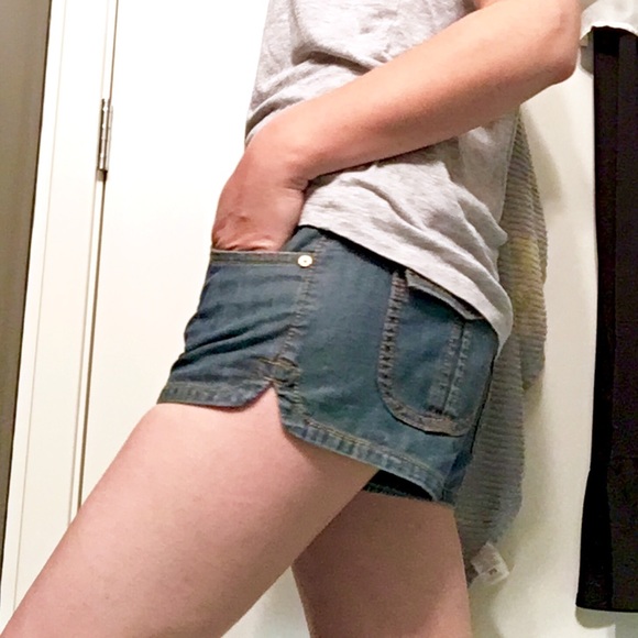 ✖️SOLD✖️ Billabong VERY SHORT Denim Shorts - Picture 2 of 4
