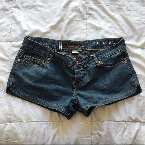 ✖️SOLD✖️ Billabong VERY SHORT Denim Shorts - Picture 4 of 4