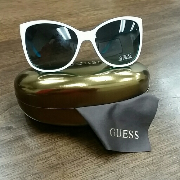 Guess sunglasses  GU7131