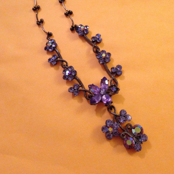 Jewelry - Beautiful purple stone necklace, I wore a lot!