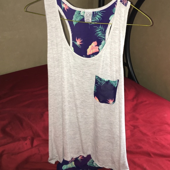 sleeveless shirt w/ flowers.