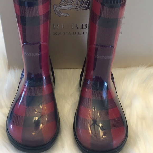 Burberry girls boots. - Picture 2 of 4