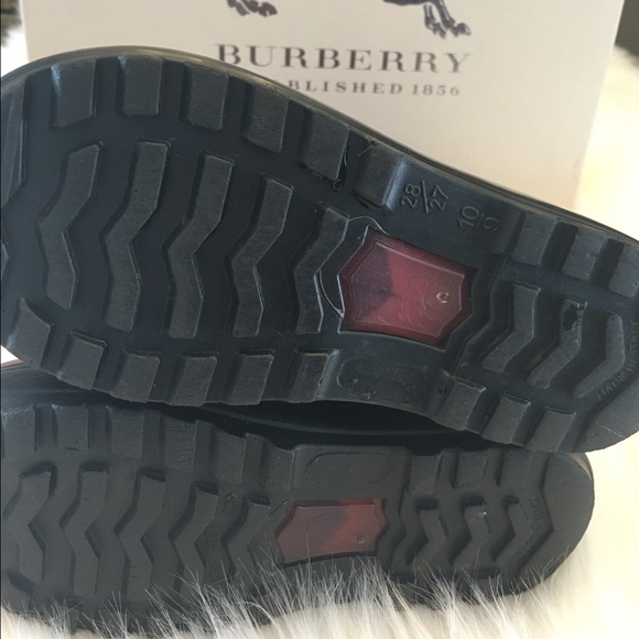 Burberry girls boots. - Picture 3 of 4
