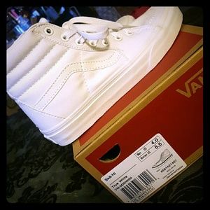 vans high top in white