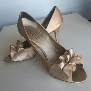 Gold bridesmaid heels