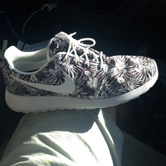 Flowery/ Tropical shoes. Black,White,And Grey. - Picture 2 of 4