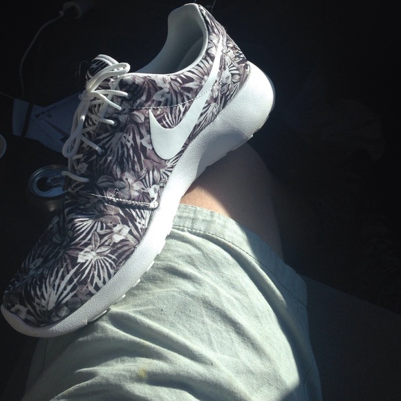 Flowery/ Tropical shoes. Black,White,And Grey. - Picture 4 of 4