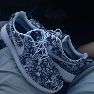 Flowery/ Tropical shoes. Black,White,And Grey.