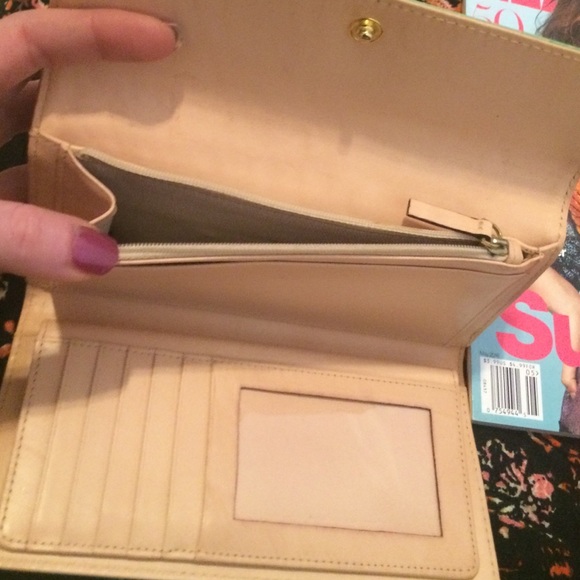 Kate Spade Wallet - Picture 3 of 4