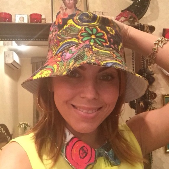 ✌🏽 GOOD VIBES ONLY BUCKET ✌🏽️ - Picture 2 of 4