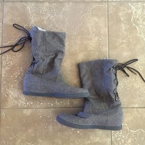 Tweed Roxy brand low boots