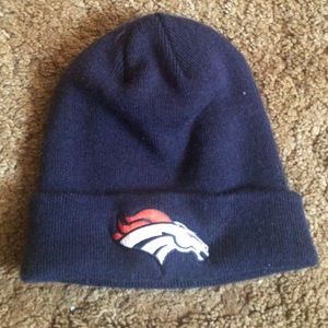 Bronco beanie