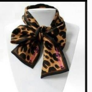 New Louis Vuitton leopard satin scarf wrap