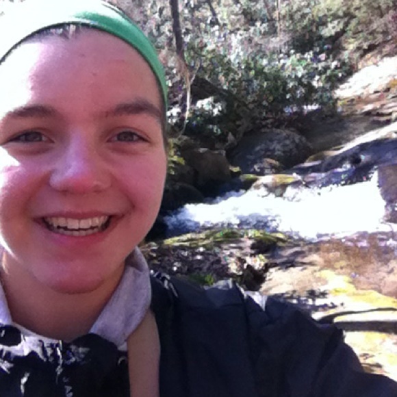 Meet your Posher, Carolyn - Picture 2 of 2