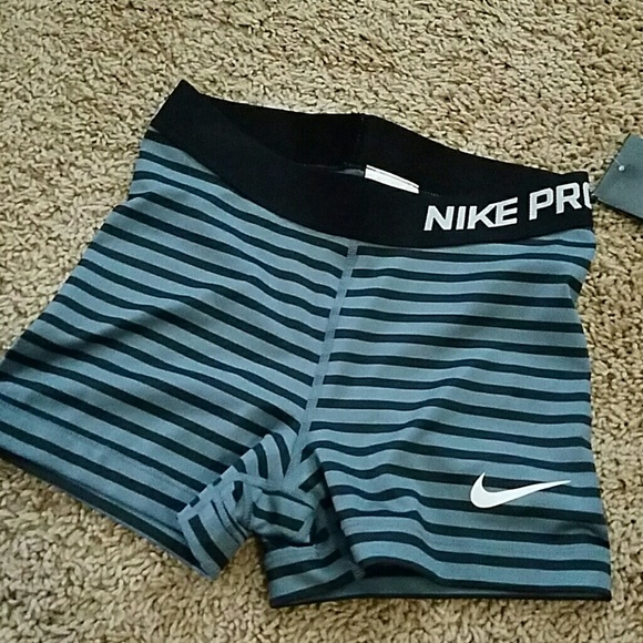 Nwt nike pro shorts small