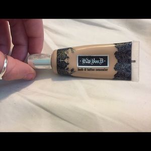 Kat Von D lock it concealer