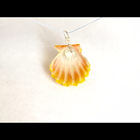 Sunrise Shell Pendant - Picture 2 of 2